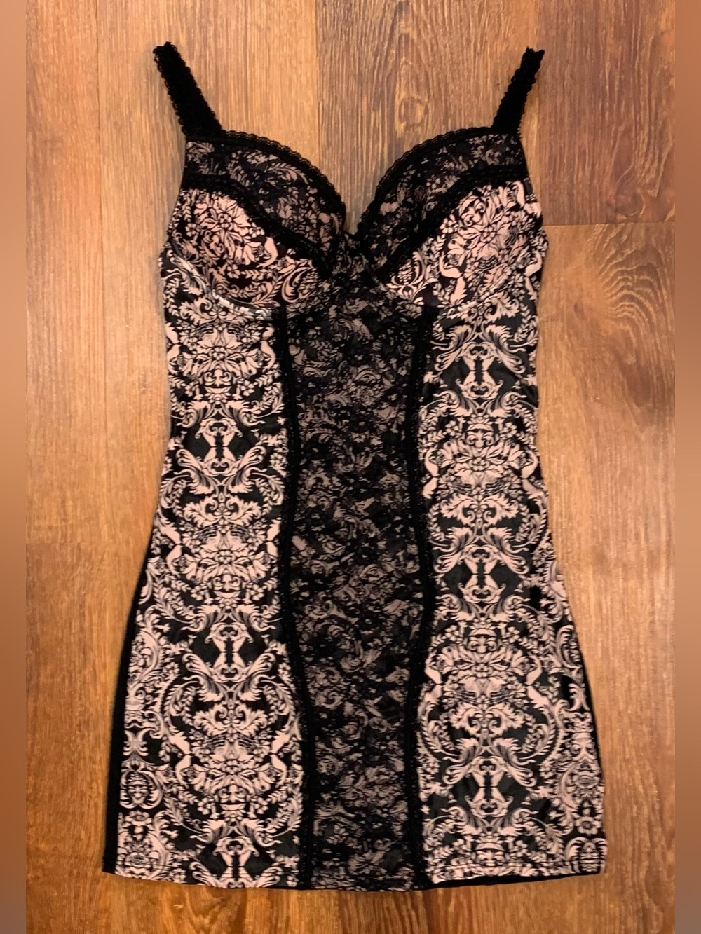 KARDASHIAN KOLLECTION INTIMATES Damask Lace Underwire Chemise 34C Pink Black